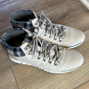 Cole Haan waterproof Zerogrand Gray Hiker Boot. Women’s Size 10.5